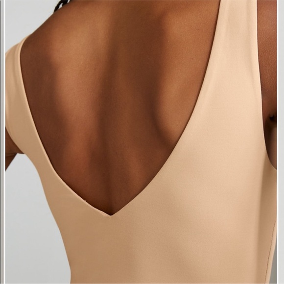 Aritzia Babaton Contour Bodysuit - Beige / Nude - V Neck - SZ XS - NWT - Picture 4 of 10
